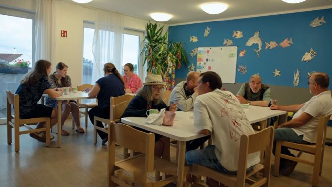 Kurzfilm über die Stiftung Regenbogen Arbeit Wohnen Kultur – Video auf YouTube ansehen