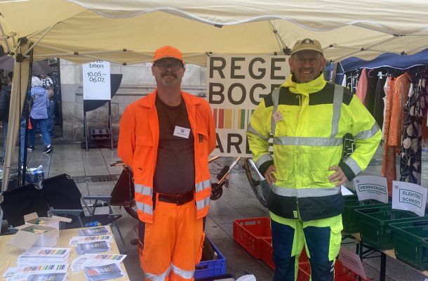 Mitarbeiter der Regenbogen Arbeit auf dem Marienplatz